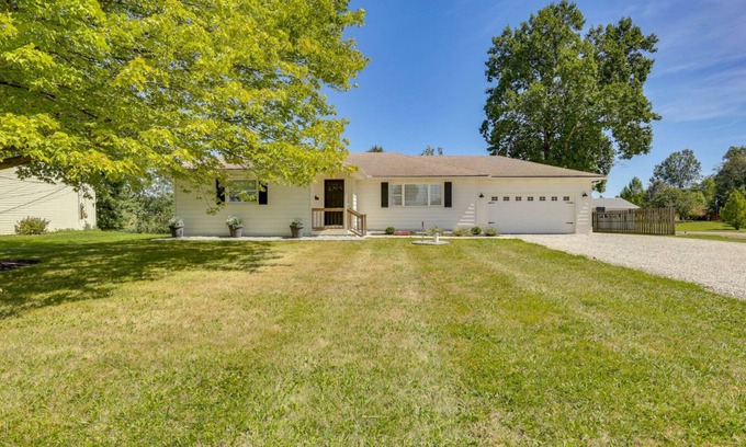 Wooster House | Charming 3-bedroom house in Wooster with TV & WiFi