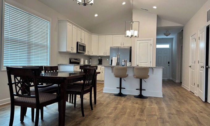Kenly House | Charming 3-bedroom house with King Bed in delightful Kenly