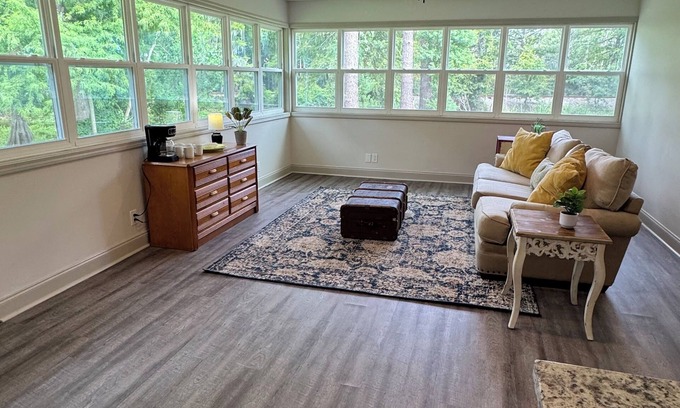 Fairbanks House | Charming 3-bedroom house on the water