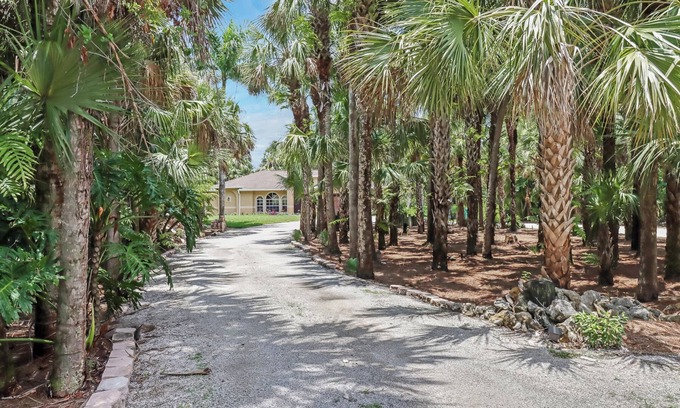 Rural Estates House | Charming 3-bedroom house with AC, WiFi in beautiful Naples