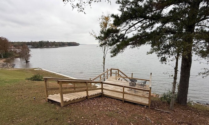 Eutawville House | Charming 3-bedroom house in Vance with WiFi and beautiful lake view