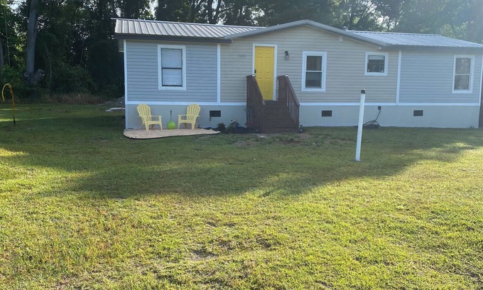 Ruffin House | Charming 3-bedroom mobile home with WiFi and AC in Walterboro
