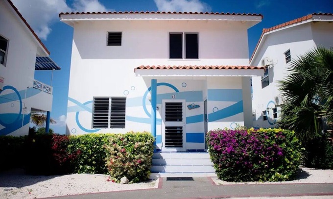 Sabana Westpunt House | Charming 3 Bedroom Oceanfront Bungalow with WiFi and AC in Westpunt