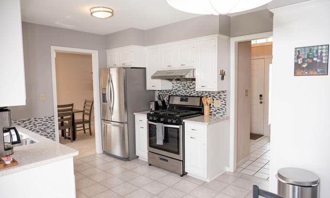 Hudson House | Charming 3-Bedroom Rental for Your Escape