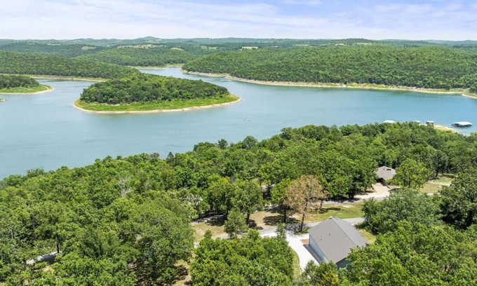 Isabella House | Charming 3-Bedroom Retreat Near Bull Shoals Lake
