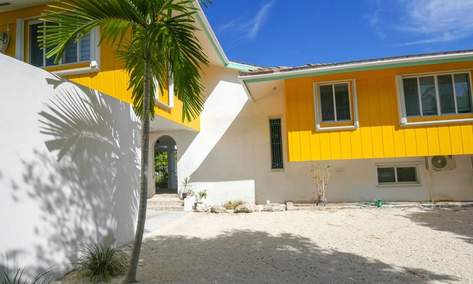 Freeport Apartment | Charming 3 Bedroom Suite 200 steps to Beach, car available