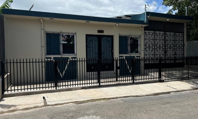 San Salvador House | Charming 3-bedroom house with AC and WiFi in delightful San Salvador