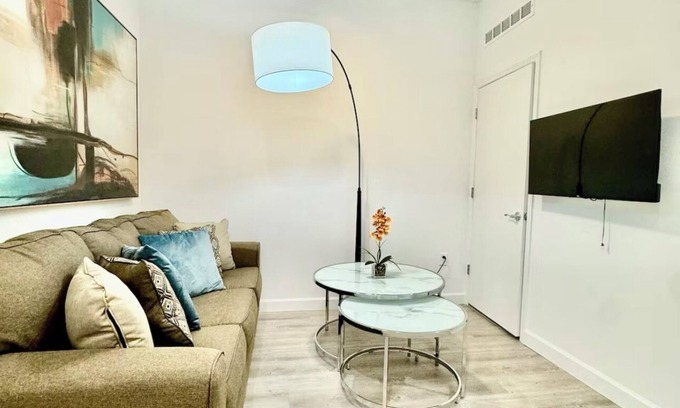 Reunion House | Charming 3-bedroom townhome near Disney with hot tub