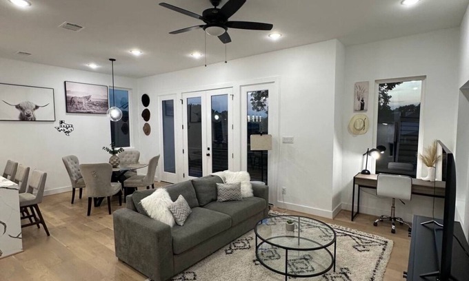 South Central Houston House | Charming 3-bedroom townhome in Downtown Houston
