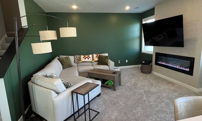 Navarre House | Charming 3-bedroom townhome in quiet neighborhood in Waconia