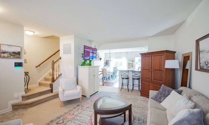 Potomac House | Charming 3-Bedroom Townhome in Friendly Hedgesville – AC & WiFi Included!