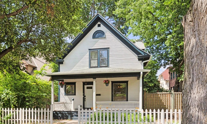 Whittier House | Charming 3-bedroom house within walking distance to Eat Street and Minneapolis