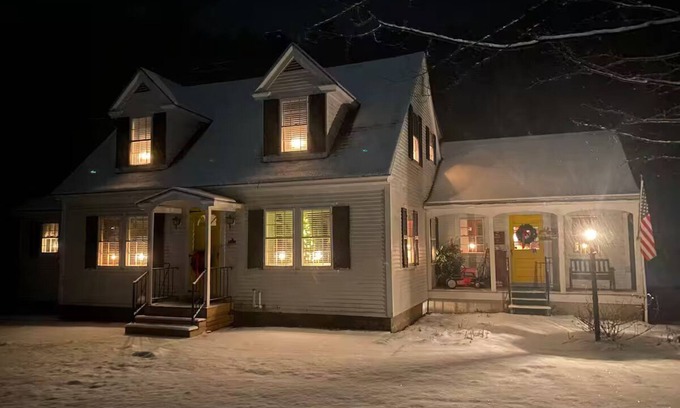Springfield House | Charming 3-bedroom Cape in Springfield with WiFi
