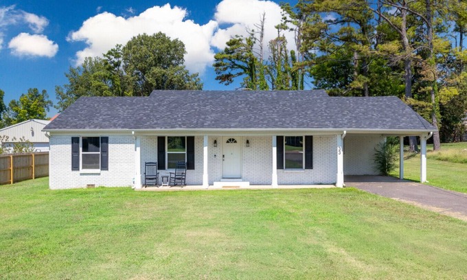 Covington House | Charming 3-BR Retreat, Hot Tub, EV, close to Blue Oval City