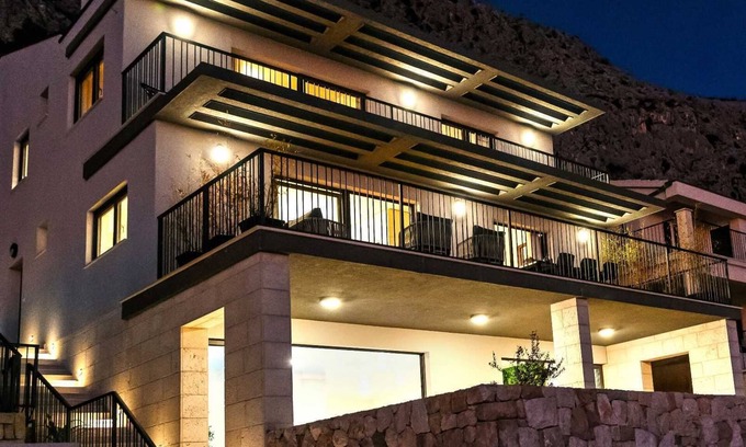 Borak Villa | Charming 3BR Villa for 6, With Heated Pool with Waterfall