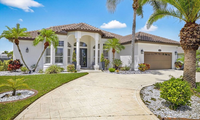 Pelican House | Charming 3BR Waterfront Home – Heated Pool & Gulf Access