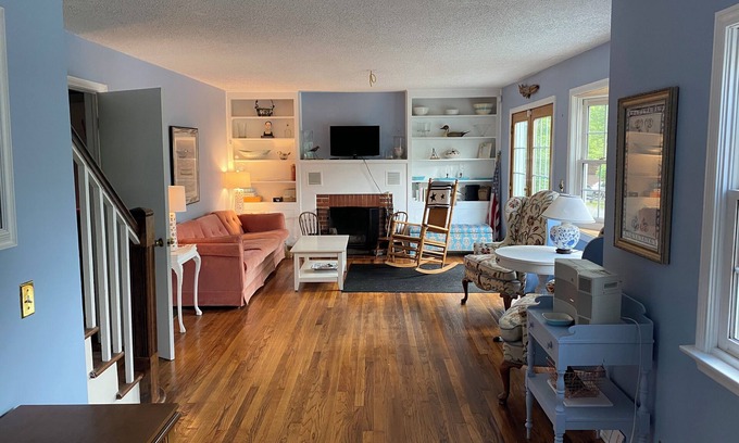 Ashville House | Charming 4 bedroom 3 bathroom cottage with lake view