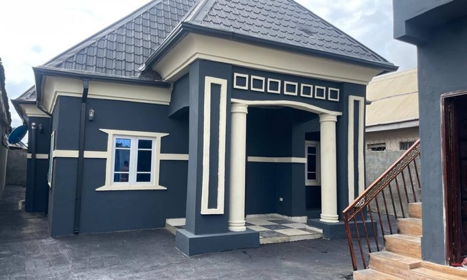 Owerri House | Charming 4-bedroom bungalow with AC and WiFi in peaceful Owerri. Solar ÷ Nepa