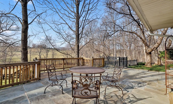 The Plains House | Charming 4-bedroom house with WiFi, Pool, 8+acres in Historic Hunt Country Va.