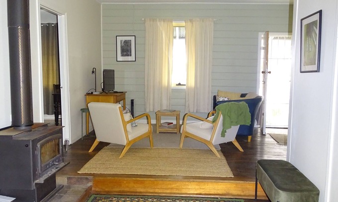 Braidwood House | Charming 4 bedroom house, beautiful large private garden