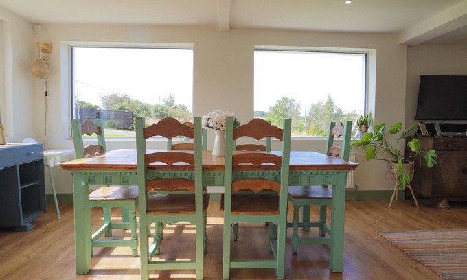 Blackwater House | Charming 4-bedroom house in Kilmuckridge, walking distance to a beautiful beach