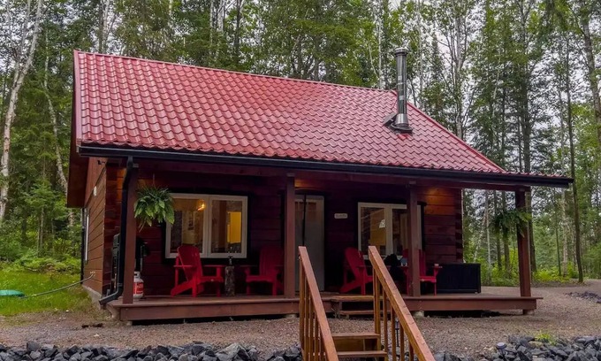 Kearney Cabin | Charming 4 season log cabin near Algonquin Park