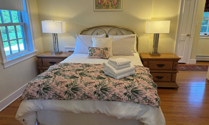 Amherst Center House | Charming 4Bds+1crib house with patio Amherst Center