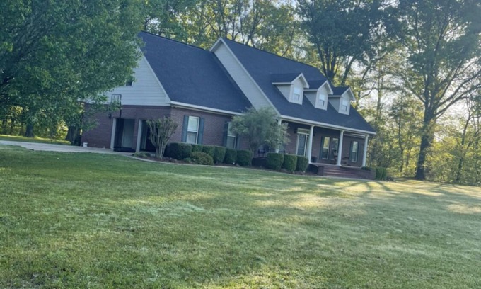 Pontotoc House | Charming 4BR Home With Outdoor Living Area That Is Close To It All✨ HOT TUB✨