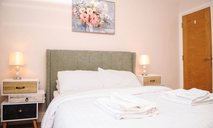 Perry Vale Apartment | Charming 5* 2 large Bedrooms, 2 Baths with Private Garden Apartment