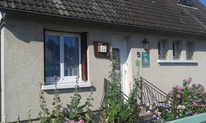 Fontenay-sur-Eure Cottage | Charming 5-Bed House with Garden near Chartres - Ideal for Families and Pet-Friendly
