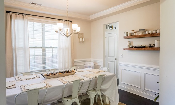 Powdersville House | Charming 5 Bedroom Spacious Home 12 mins to Downtown Greenville