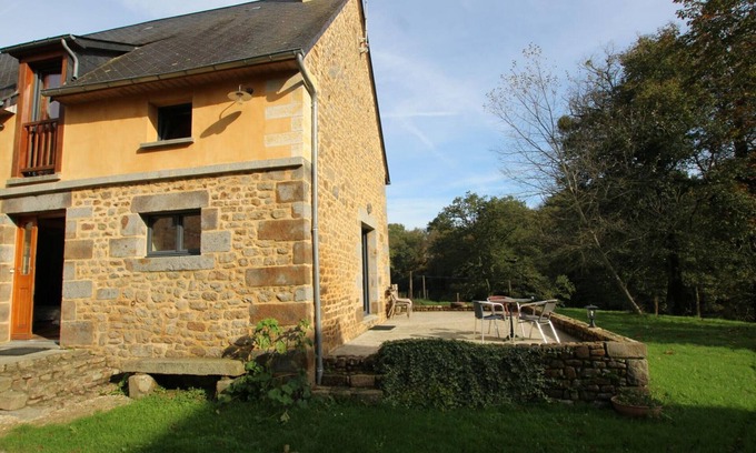 Le Parc Cottage | Charming 5-Person Cottage with Terrace, Garden, and Bikes - Pet Friendly