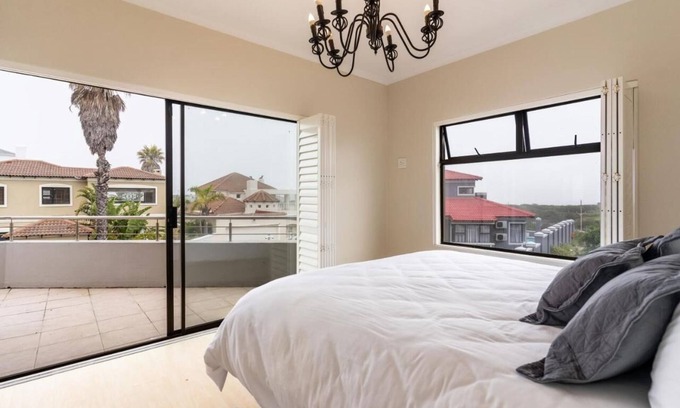 Big Bay Cottage | Charming 6-bedroom cottage with WiFi, AC in beautiful Cape Town