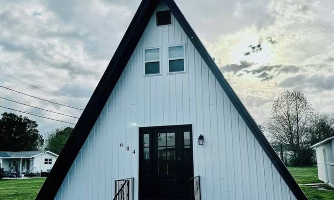 Union City House | Charming A Frame house with WiFi in Union City