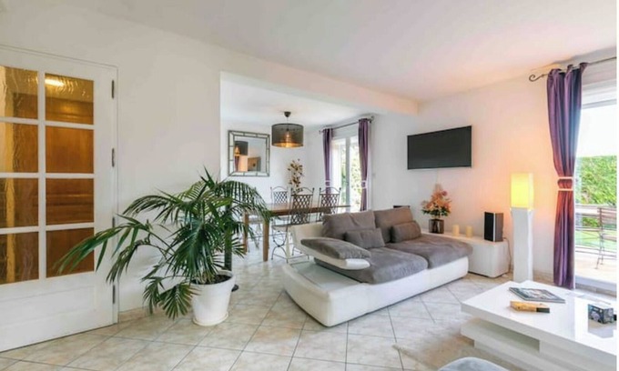Saint-Apollinaire House | Charming air-conditioned house with garden 5 minutes from Dijon