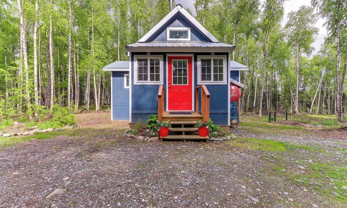 Willow Cabin | Charming Alaska Vacation Rental w/Gas Grill!