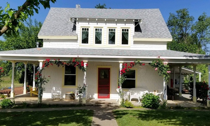 Shenandoah Valley House | Charming Amador Farmhouse! Located on the Shenandoah Valley Wine Trail.