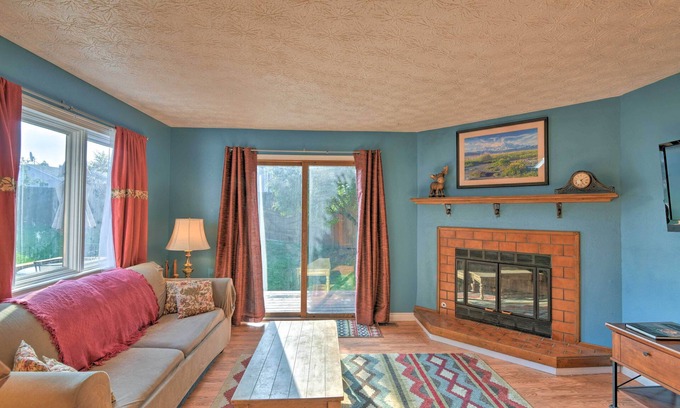 Turnagain House | Charming Anchorage Home w/Grill + Deck!