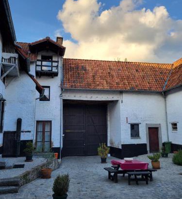 Engelmanshoven House | Charming and cosy ART DECO house in old historic farm with private natural pool and gardens with hiking and cycling trails nearby