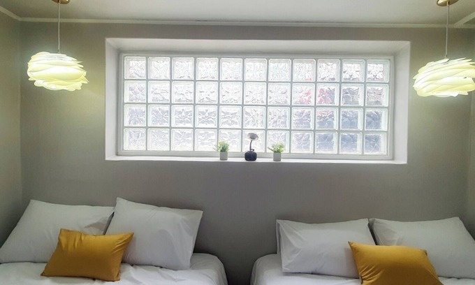 Seokchon-dong Apartment | Charming and modern 2-bedroom apartment in brilliant Songpa gu, Seoul with AC