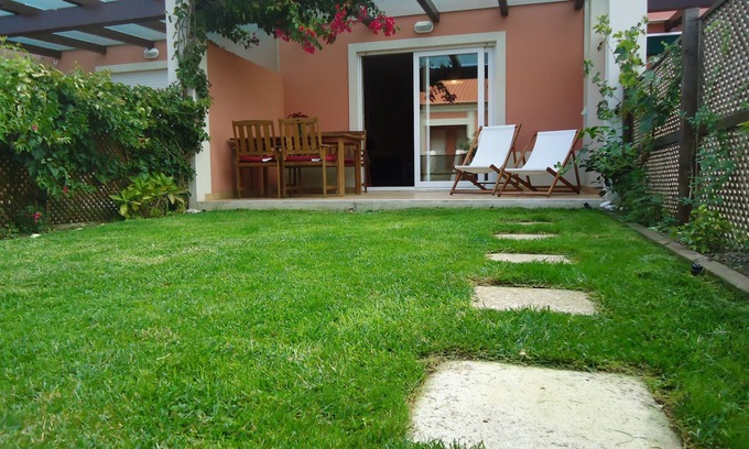Barril de Cima Apartment | Charming and modern apartment with private garden near the beach of São Julião