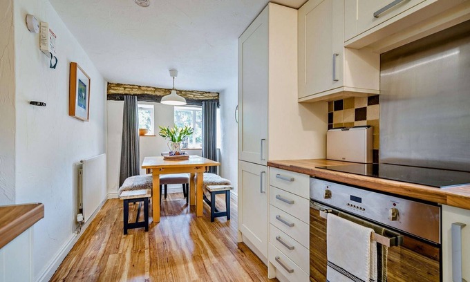 Longborough Cottage | Charming and welcoming dog friendly - Horseshoe Cottage