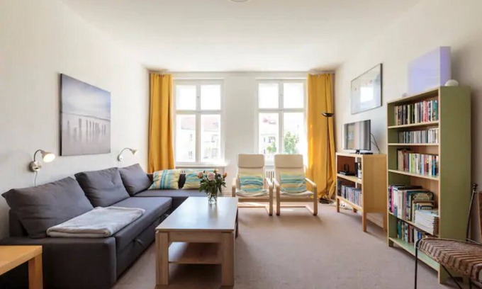 Charlottenburg-Nord Apartment | Charming apartment in an old, fully renovated building in central Berlin