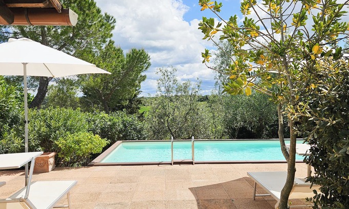 Empoli Apartment | Charming apartment in country house with shared pool garden with stunning views