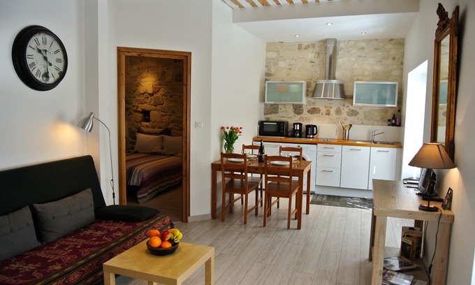 Avignon City Centre Apartment | Charming apartment inside the old walls of Avignon