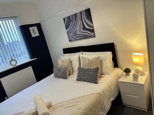 Huyton Apartment | Charming Apartment Near Broad Green Hospital