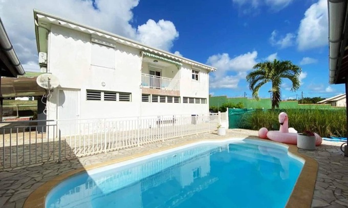 Le Robert Apartment | Charming apartment with swimming pool