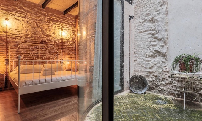 Doctor Barraquer-Grupo Renfe-Policlinico Apartment | Charming apartment with patio in Macarena
