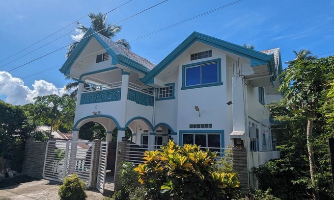 Anahawan House | Charming apartment with AC and WiFi in superb Anahawan