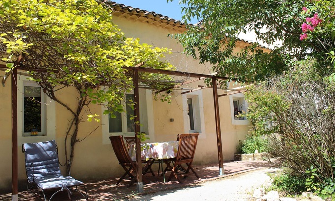 Goudargues Apartment | Charming Apartments in the Mas de Soleil (Gîte "Nostalgie")